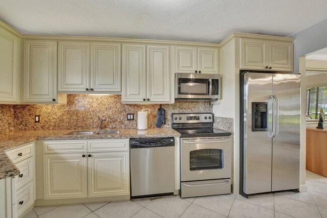 Building Photo - 5901 Camino Del Sol