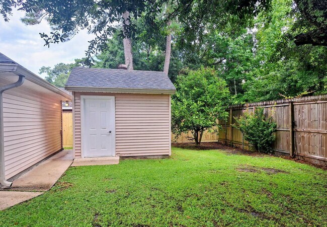 Building Photo - 1410 Lake Village Blvd