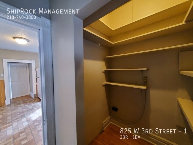Building Photo - 825 W 3rd St