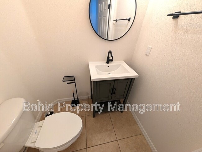 Building Photo - 3633 W Everett Ave