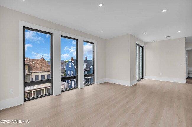Building Photo - 218 3rd Ave