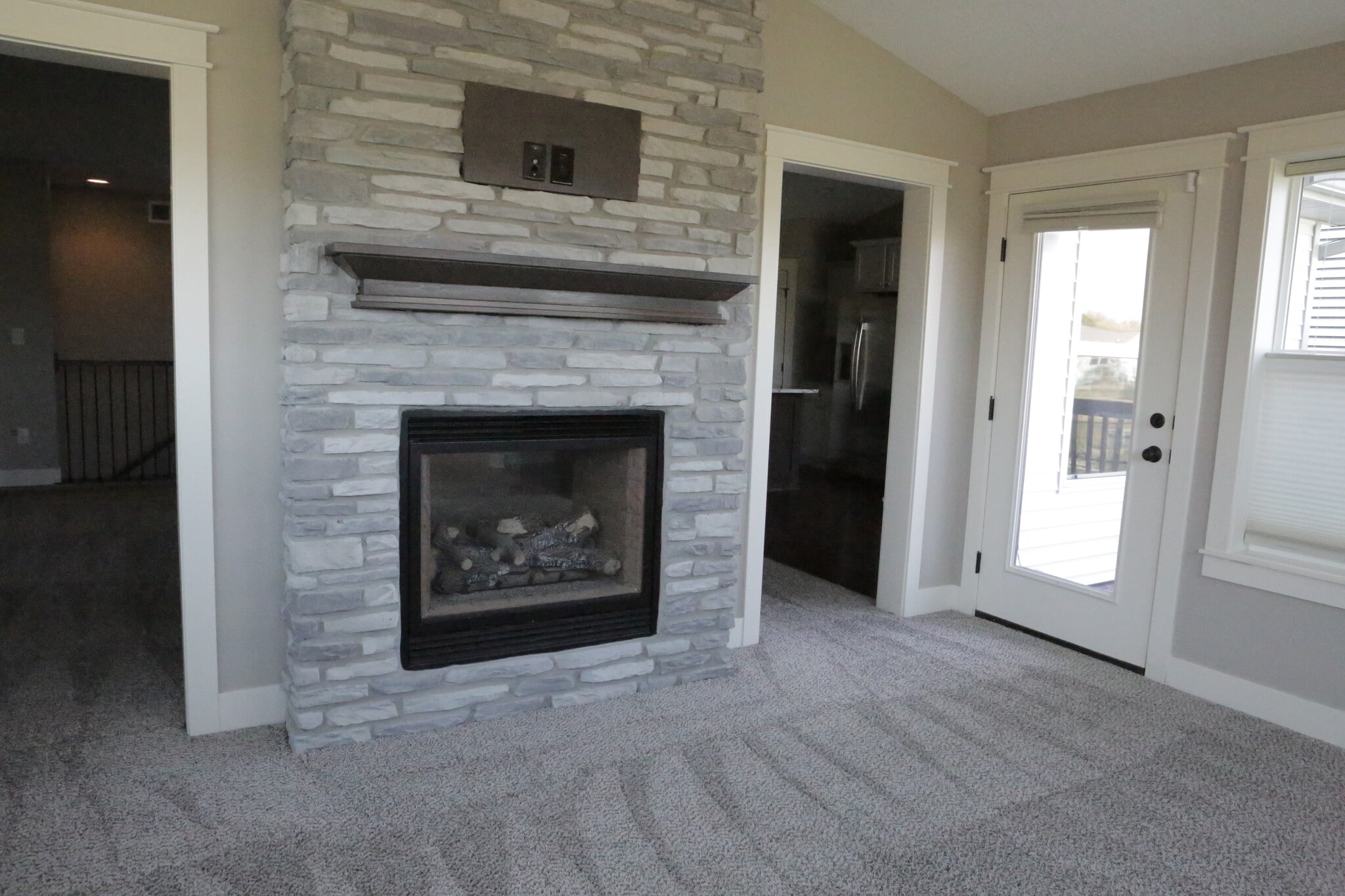 Two way fireplace - 2936 SW Country Ln