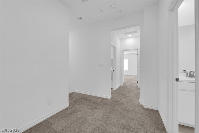 Building Photo - 600 N Carriage Hill Dr