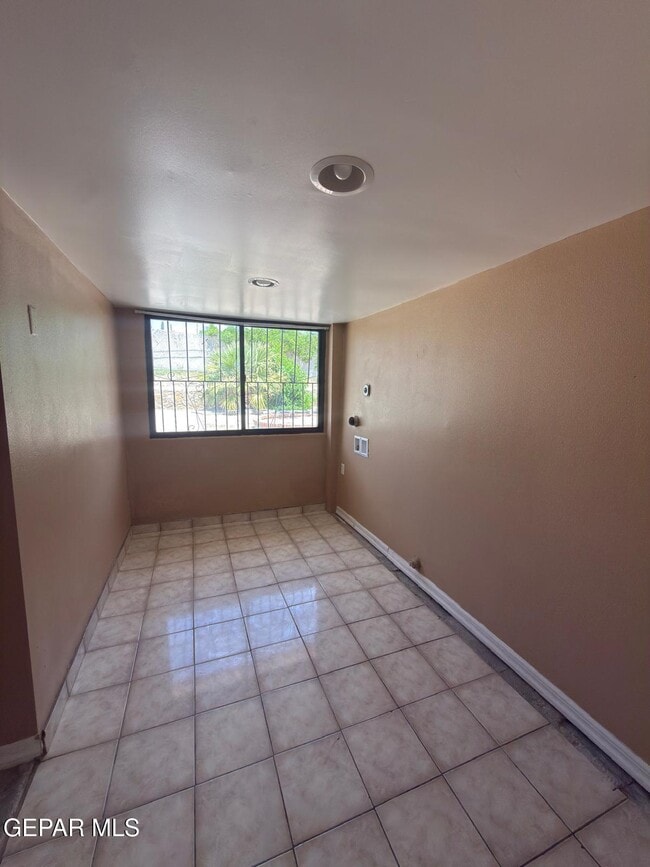 Building Photo - 6115 Tesuque Dr