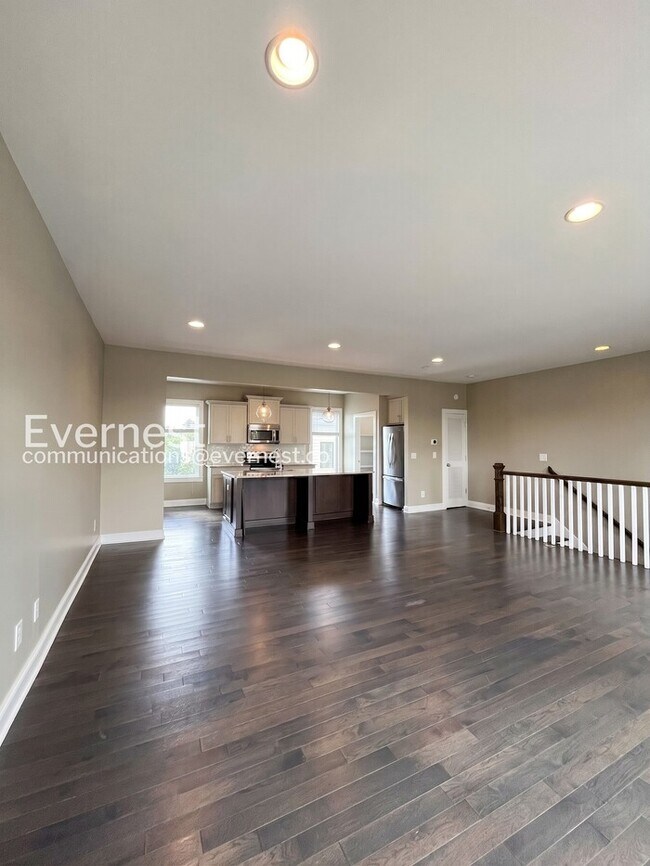 Building Photo - Spacious 3-Bed/3.5 Bath Townhome/ Available Now!