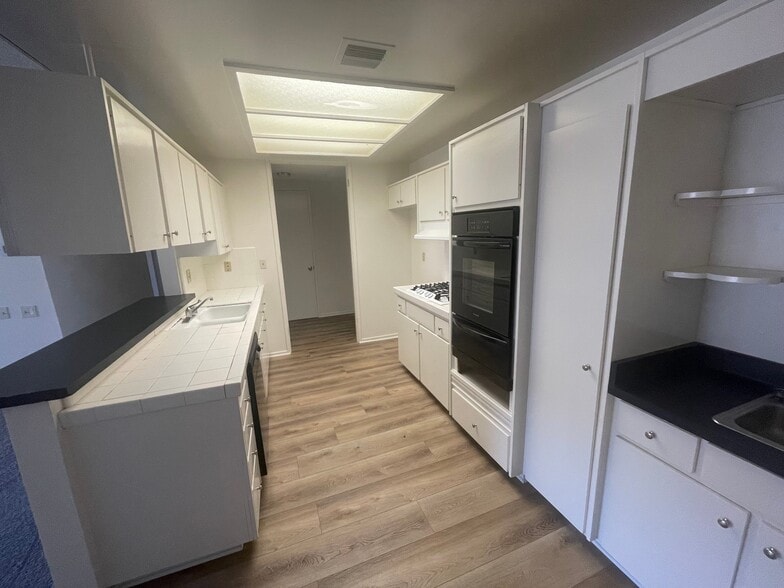 Building Photo - 1840 Fairburn Ave