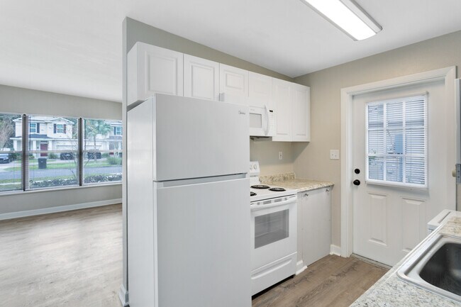 Building Photo - 1511 E Kaley St