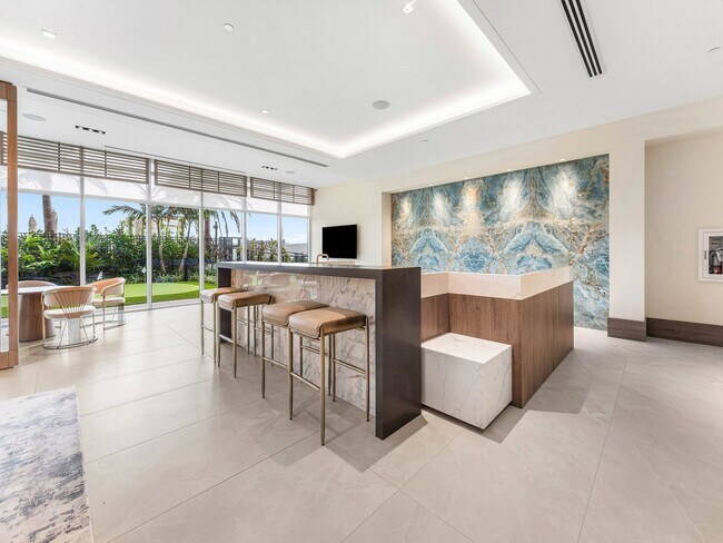 Building Photo - 220 Lake Shore Dr