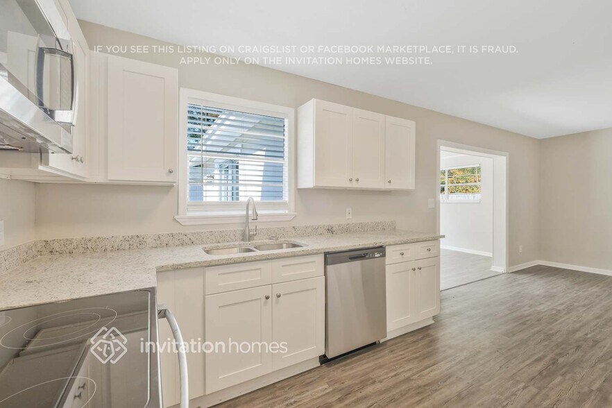 Building Photo - 5028 McManus Dr