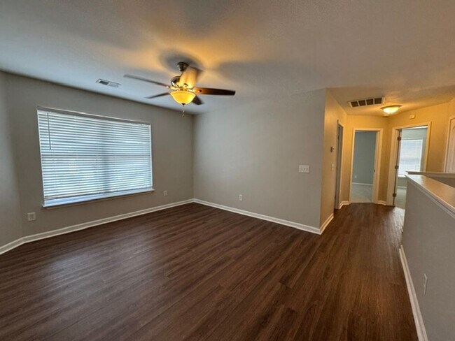 Building Photo - Enjoy this Open Floorplan includes 3 BD-2.5 BA - Master On Main - A Huge Loft/Bonus. Community Po...