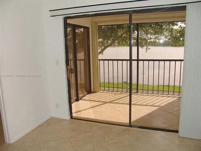 Building Photo - 330 Olivewood Pl
