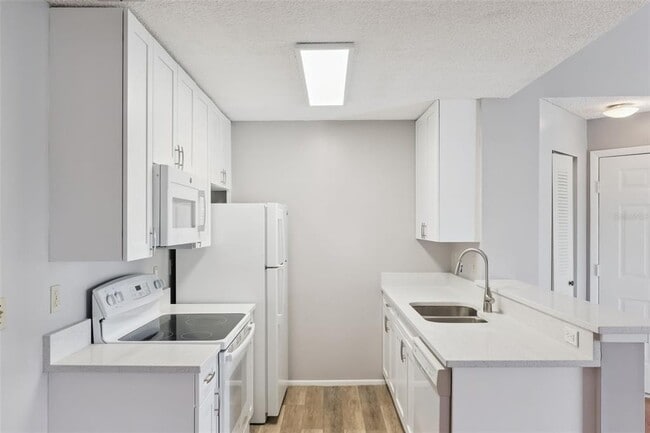 Building Photo - 711 Sugar Bay Way