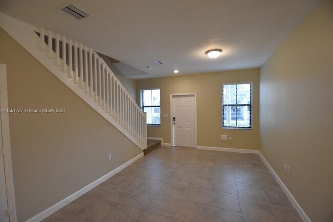 Building Photo - 1643 SW 28th St