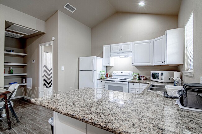 Building Photo - 875 FM 1696