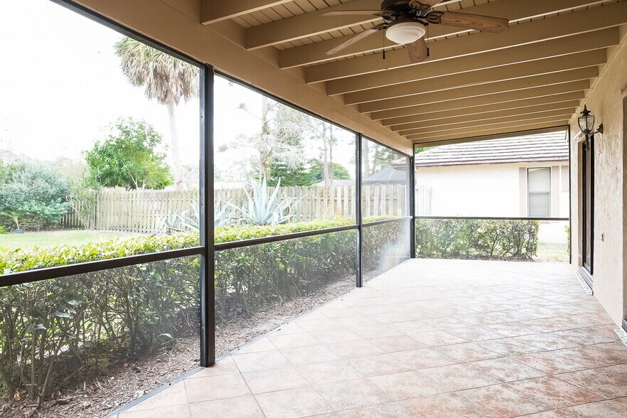 Building Photo - 518 Azure Ave
