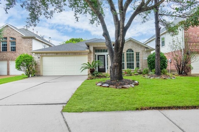 Building Photo - 16510 Bluff Springs Dr
