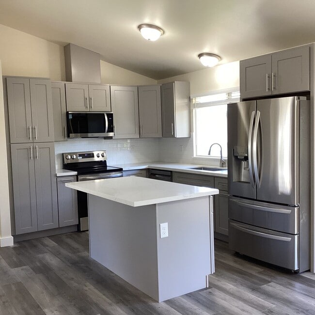 Building Photo - Beautifully Updated 4-Bedroom Home in Soug...
