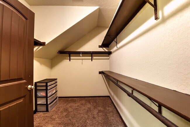 Building Photo - BEAUTIFUL HOME  |  4 BEDS & 3.5 BATHS  |  OFFICE  |  LOFT  |  NEAR 1604 AND 151