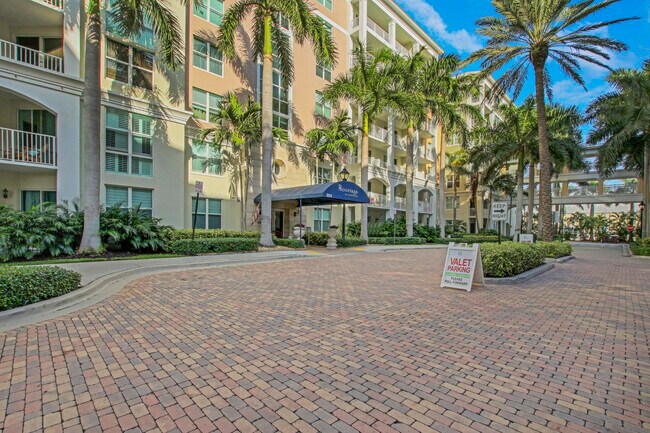 Building Photo - 804 E Windward Way