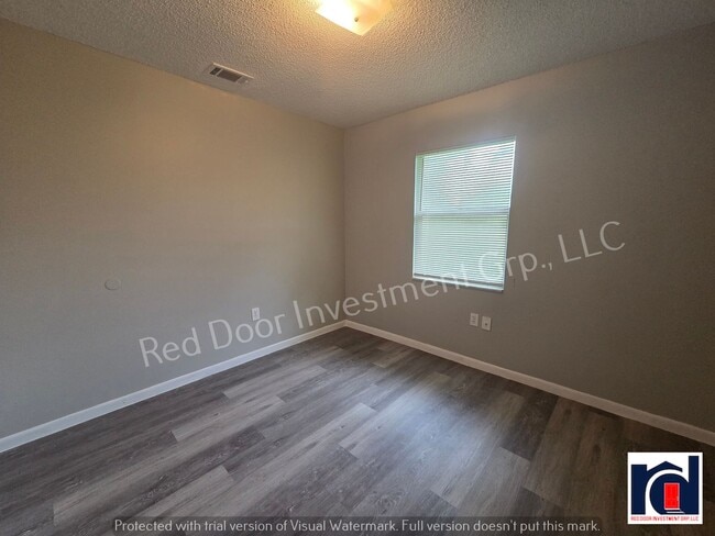Building Photo - 3831 NE 41st St