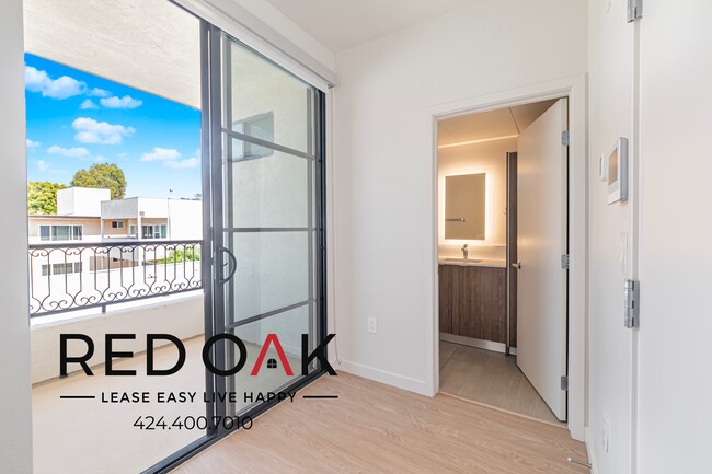 Building Photo - 11649 1/2 Mayfield Ave-6D