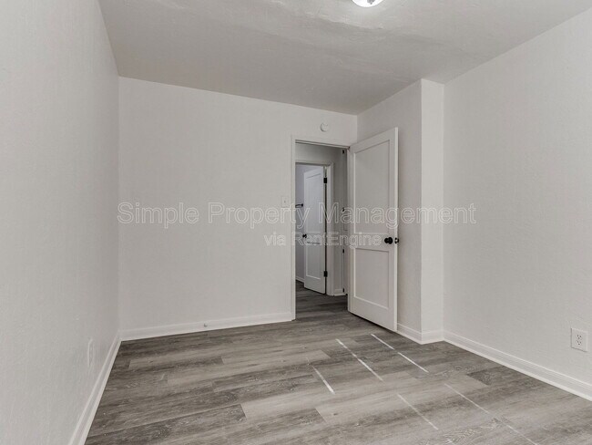 Building Photo - 405 E Northrup Dr