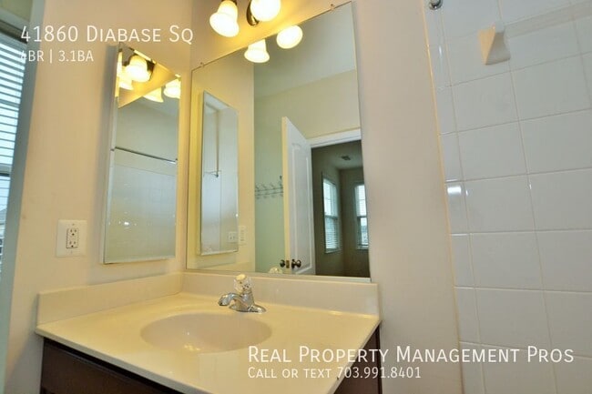 Building Photo - 41860 Diabase Square