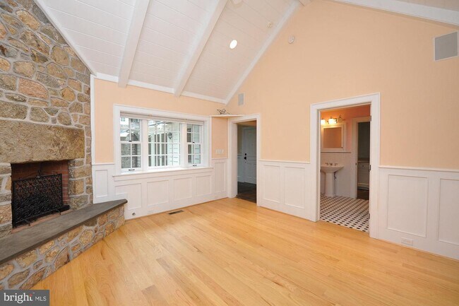 Building Photo - 1420 Creek Road Trail