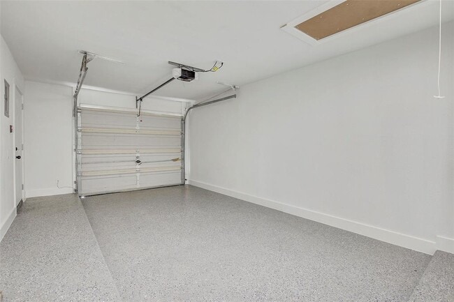 Building Photo - 1402 Valleyridge Cir
