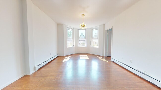 Building Photo - 328 49th St