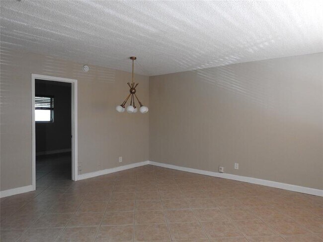 Building Photo - 1600 NE 3rd Ave