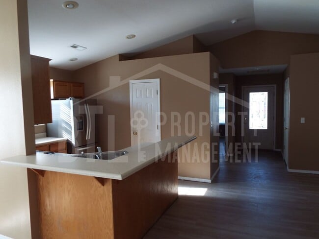 Building Photo - Beautiful 3BR Home in The Highlands with Community Pool