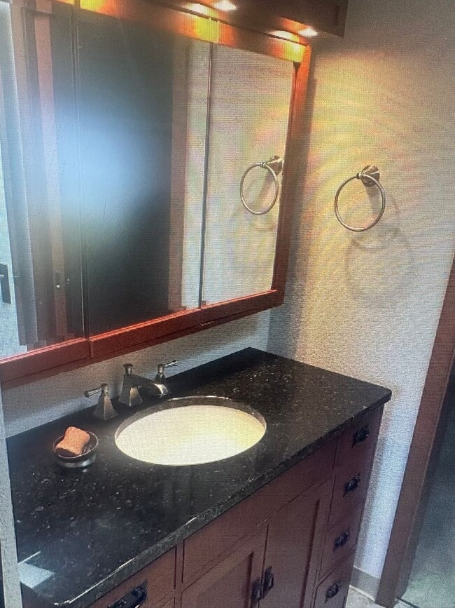 Building Photo - Charming Mount Vernon 3 Bed Two Bath