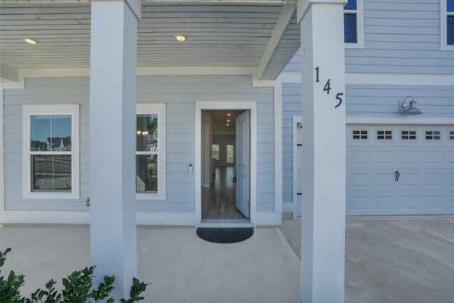 Building Photo - 145 Binscombe Ln