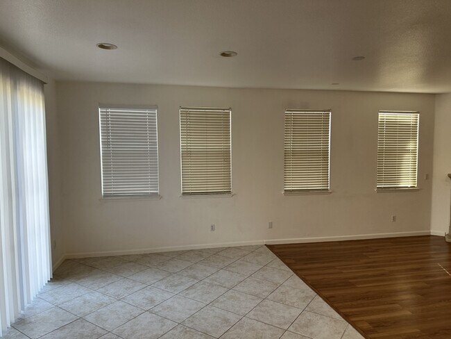 Building Photo - 91 W Recreo Ct