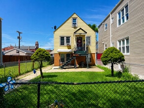 Building Photo - 1440 S 49th Ave