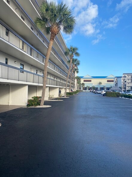 Building Photo - 1012 Anglers Cv