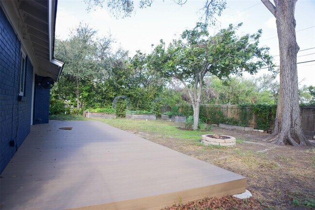 Building Photo - 4815 Oldfort Hill Dr