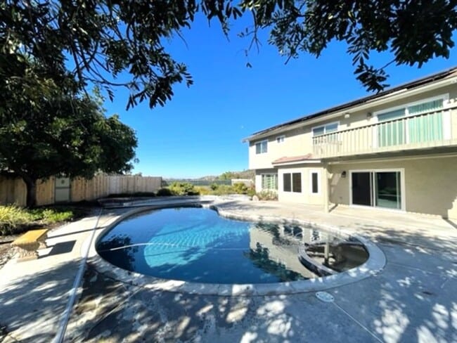 Building Photo - 526 Trailridge Dr