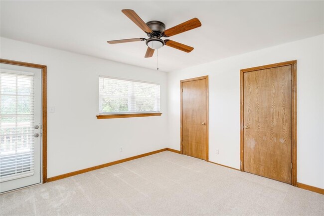 Building Photo - 109 Vinca Dr