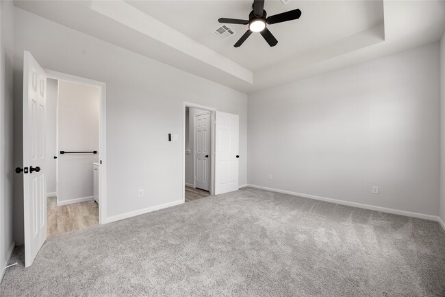 Building Photo - 8 Donna Ct