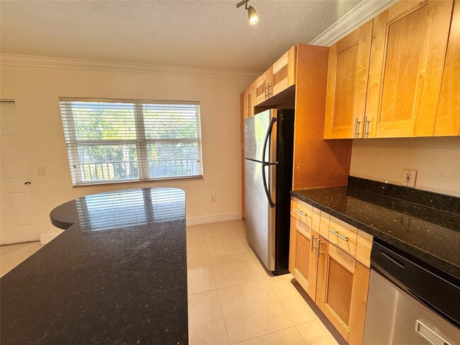 Building Photo - 660 NE 11th Ave