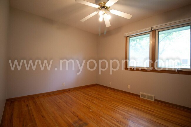 Building Photo - UPDATED 4bedroom Ranch Home!