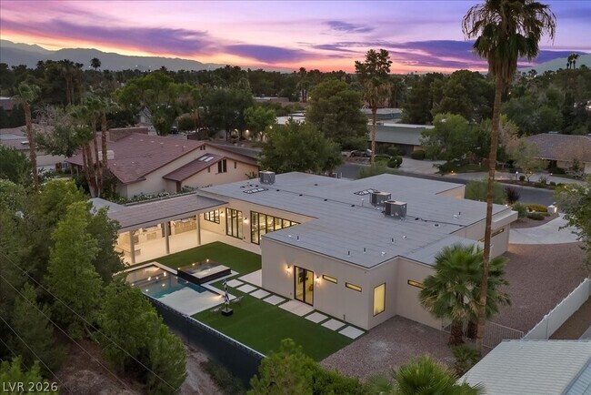 Building Photo - 2401 Driftwood Dr