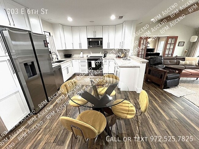 Building Photo - 303 E 6th St