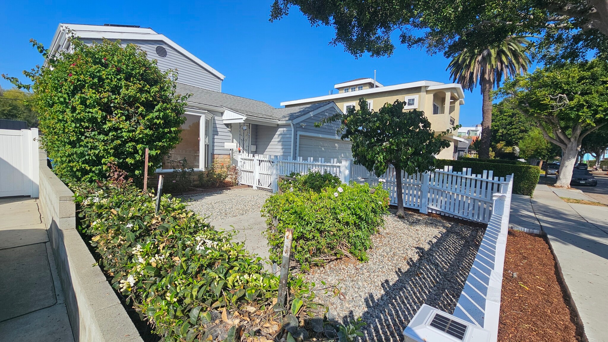 Private Yard Space - 4049 Tilden Ave