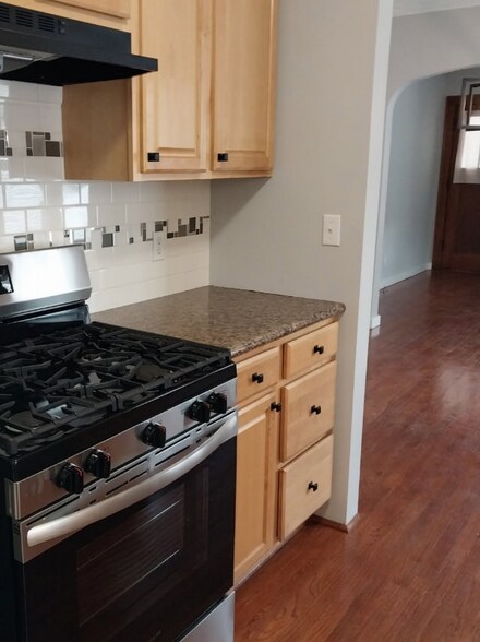 Building Photo - 1526 S 55th St