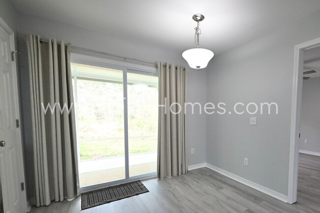 Building Photo - 3/2 in Pensacola!