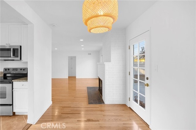 Building Photo - 353 Cres