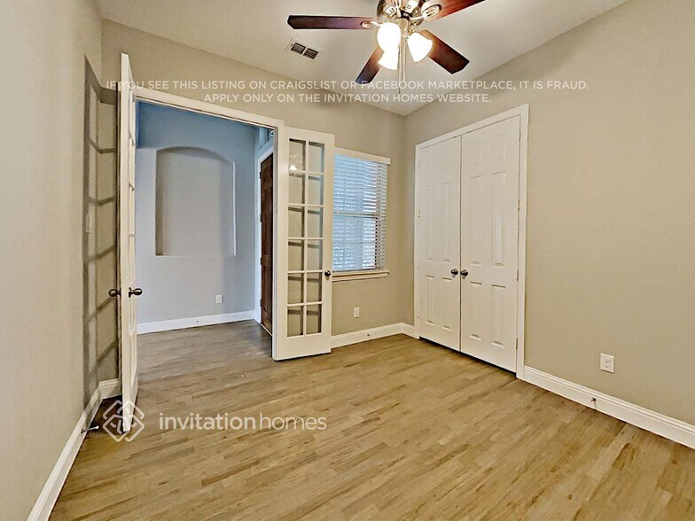 Building Photo - 15041 Belclaire Ave